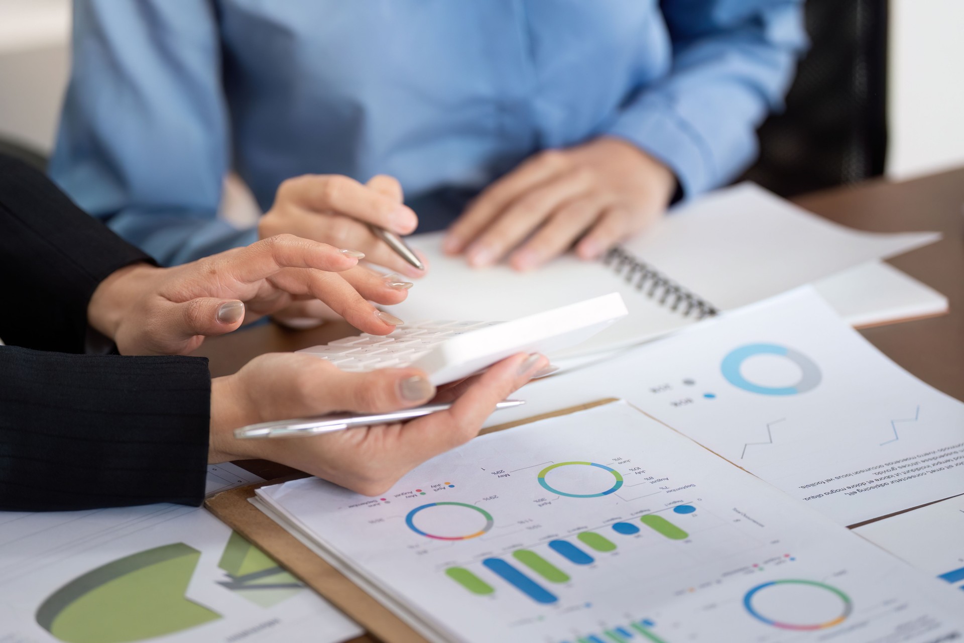 Collaborative Financial Discussion Between Advisor and Client